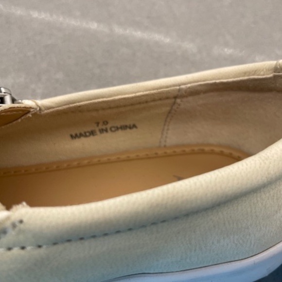 Banana Republic Cream Krissy Slip on Leather Side Zipper Sneakers Sz 7 - Picture 7 of 11